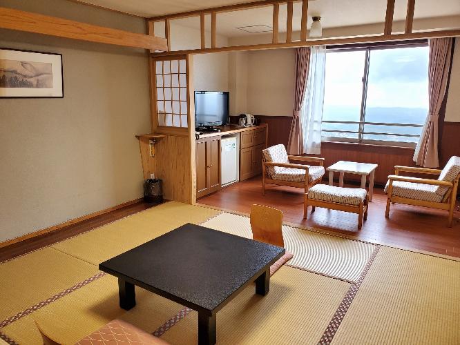 標高700ｍの高台に建つホテルで錦江湾や桜島を望むロケーションです。