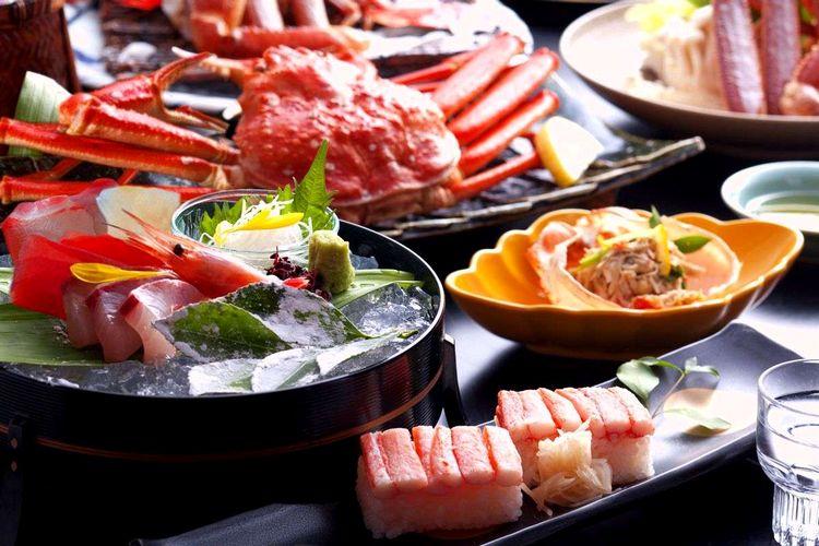 【蟹づくし会席】丸ごと1杯蟹、蟹すき鍋、炭火焼き蟹ほか、厳選蟹1人2杯相当を使用※写真はイメージ