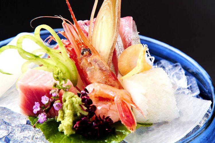 ■【デラックス会席】前菜7種、お造り5種、海鮮、のど黒、和牛。デラックスな料理がずらり！　お食事イメージ