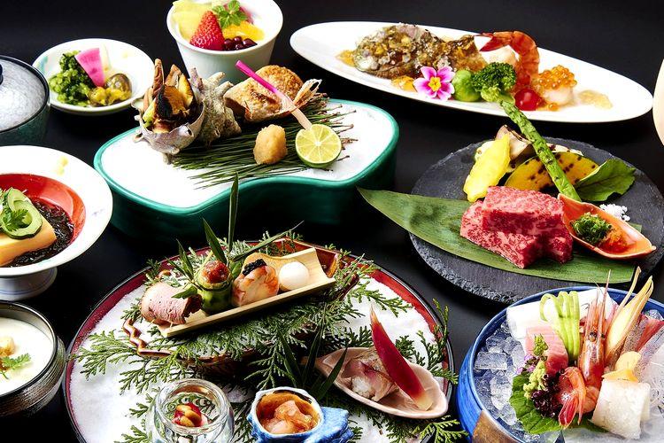 ■【デラックス会席】前菜7種、お造り5種、海鮮、のど黒、和牛。デラックスな料理がずらり！　お食事イメージ