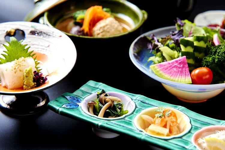 ■【朝食イメージ】ガス釜で炊いた「加賀コシヒカリ米」をたくさん召し上がれ。なぜか美味しい旅館の朝食。