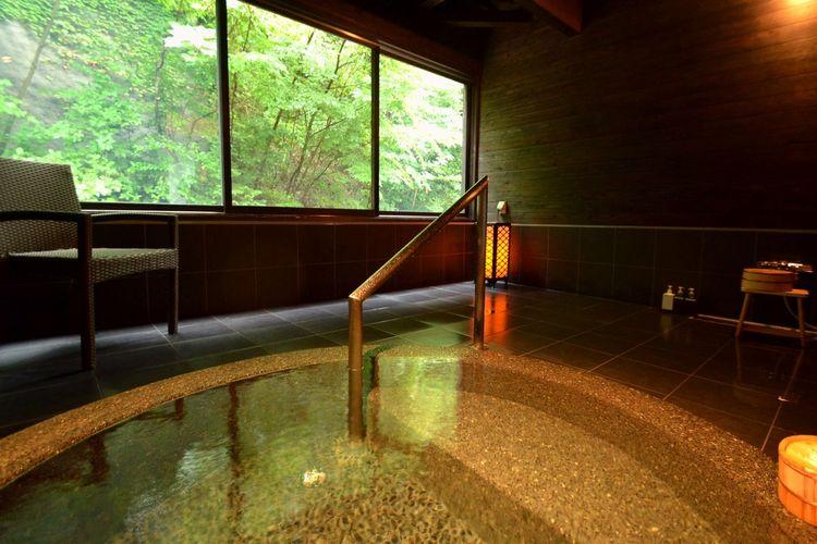 【貸切風呂・ヤタガラスの湯イメージ】（45分間2750円）丸い浴槽で優しい雰囲気♪