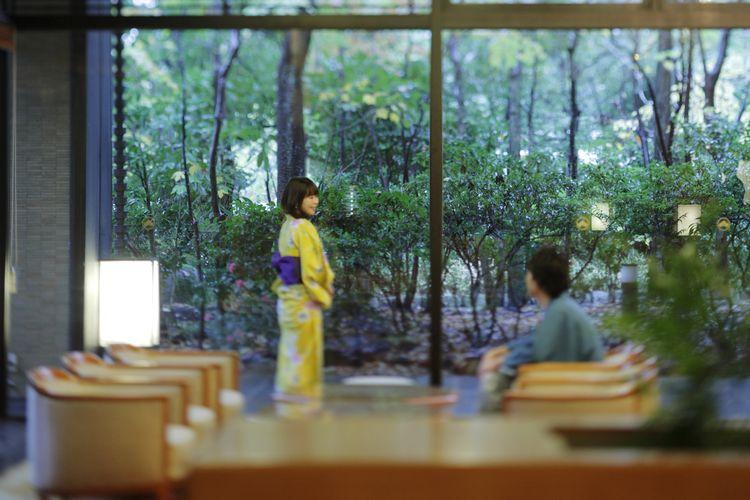 ■【ロビーラウンジ花邑】ゆっくり、のんびり二人時間♪緑の自然に癒されてホッと一息