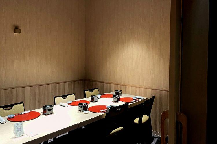 【お食事会場　イメージ】■【個室ダイニング（美酒）佳肴〜kakou〜】しっとり落ち着いた大人のゆとり空間。個室お食事会場の一例