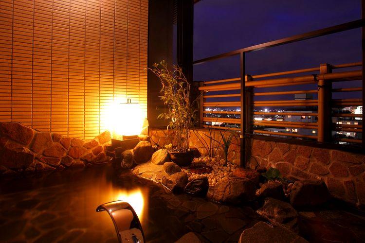 【天然温泉100％　半露天風呂付き客室　祥山4F】客室の一例