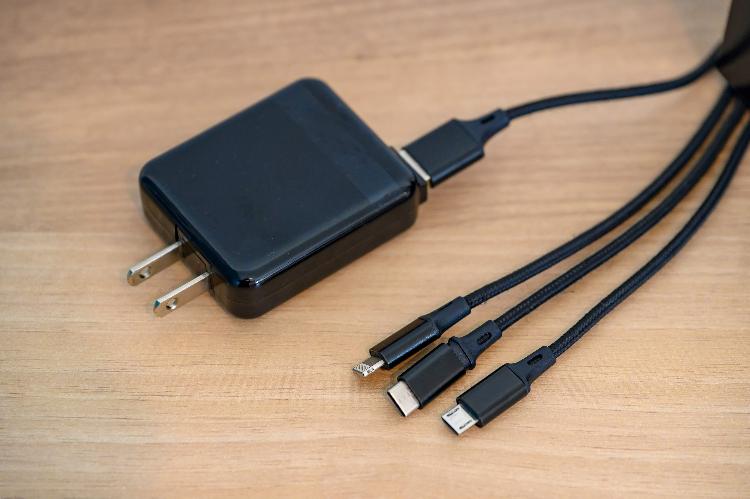 【貸出備品】充電器
