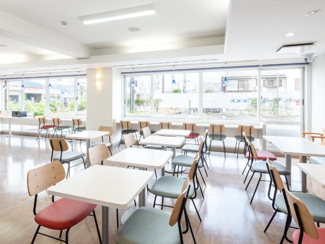 【ラウンジスペース】朝食での利用◆ウェルカムドリンクサービスとともに気ままにお過ごしください