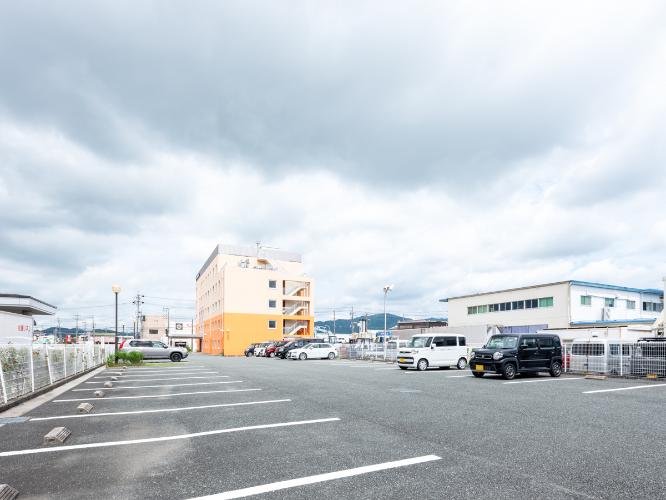 ×【敷地内駐車場】60台◆無料◆先着順◆大型車は必ず事前にお問い合わせください