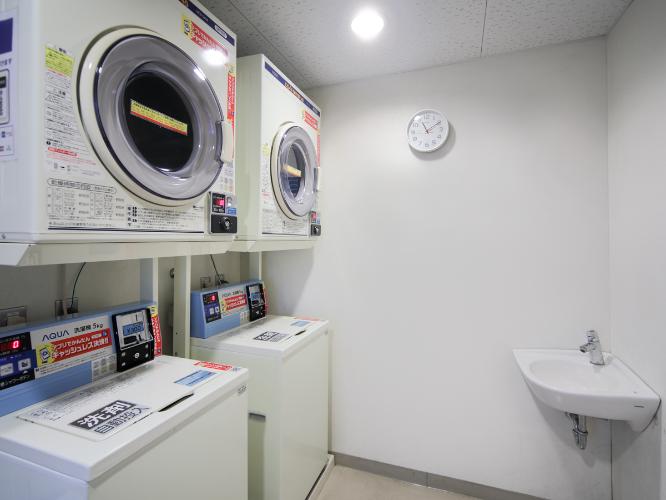 【コインランドリー】長期宿泊に便利なコインランドリーをご用意。