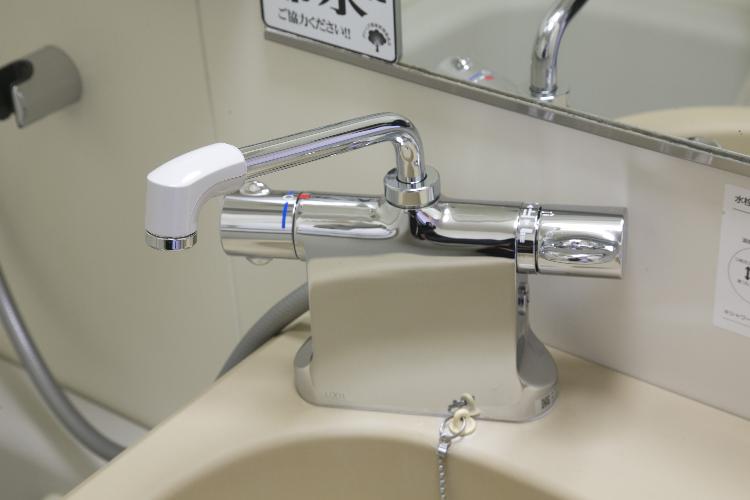 混合水栓☆サーモスタット式混合水栓で、お好みの水温設定でご利用いただけます。
