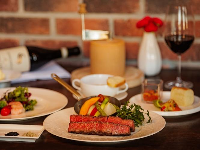 【RED ＆ BLACK STEAKHOUSE】ステーキディナーイメージ