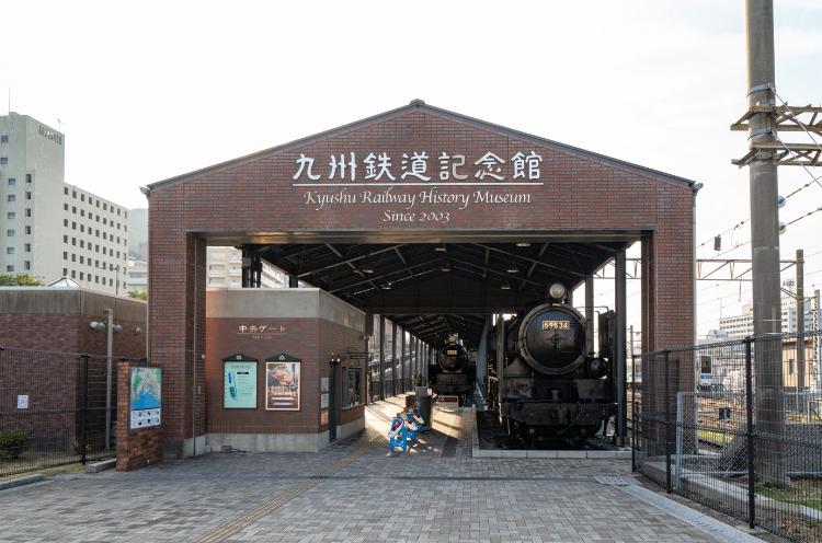 懐かしい実物車両や鉄道文化遺産の展示、運転体験施設、九州の鉄道大パノラマ、ミニ列車を自分で運転して線路を走れるミニ鉄道公園などがあります。
