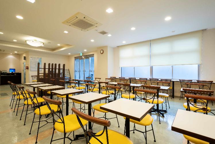 【朝食会場】ビュッフェ形式です。お好きな物を召しあがりください。