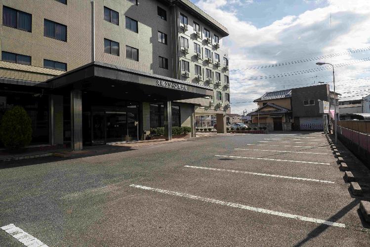 ホテル屋外駐車場（西側、正面玄関前）