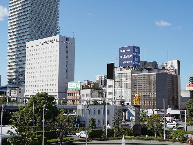 ×JR岐阜駅北口からの景色