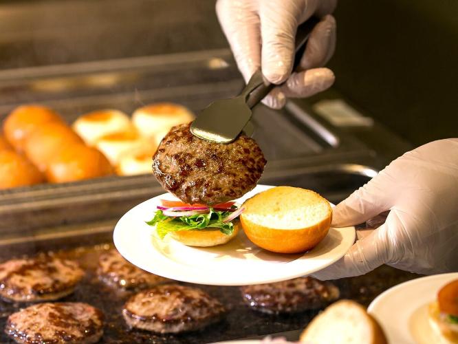 【朝食ブッフェ】目の前で作るビーフバーガー