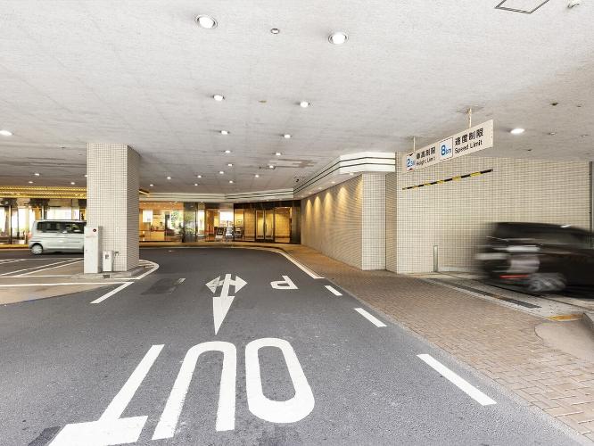 【施設】駐車場は当館1回が入口です。