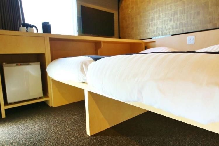 【客室】全室禁煙_和ツインルーム_キャリーバッグ収納スペース