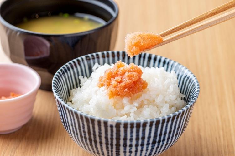 博多名物明太子を炊き立てご飯にのせてお召し上がりください