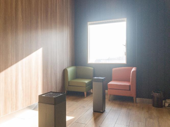 喫煙室(Smoking Room）