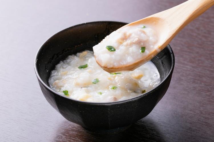 【朝食】鶏雑炊盛り付け（イメージ）