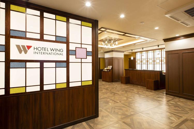 【ロビー】館内はレトロモダンのデザインで、温かみのある空間。