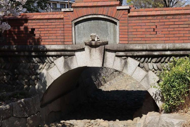 「清水坂公園」カエルの像が可愛いですね♪