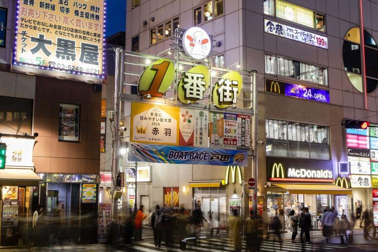 【周辺】JR赤羽駅東口から北方向へ広がる赤羽一番街商店街からも至近。