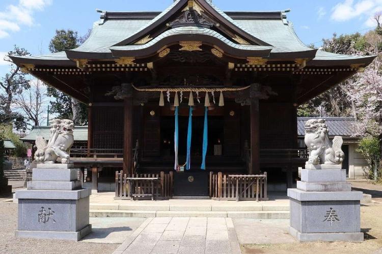 埼京線沿いの坂を上ったところにある「赤羽八幡神社」