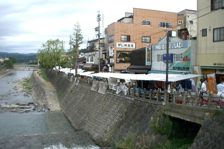 宮川朝市_ホテルより徒歩約10分
