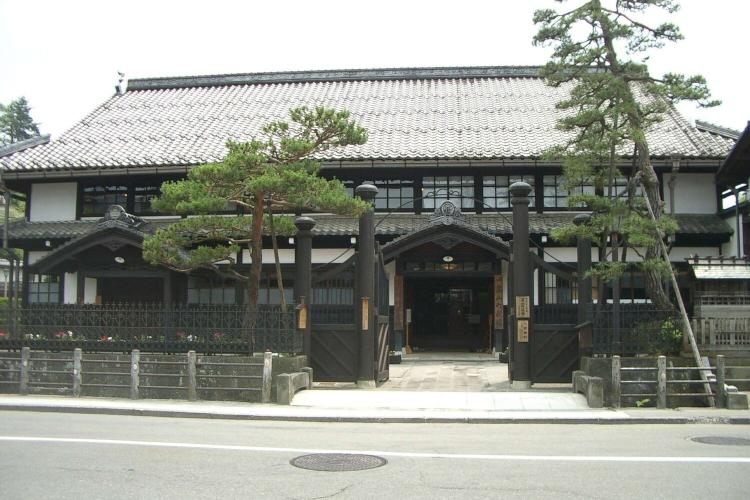 市政記念館_ホテルより徒歩約6分