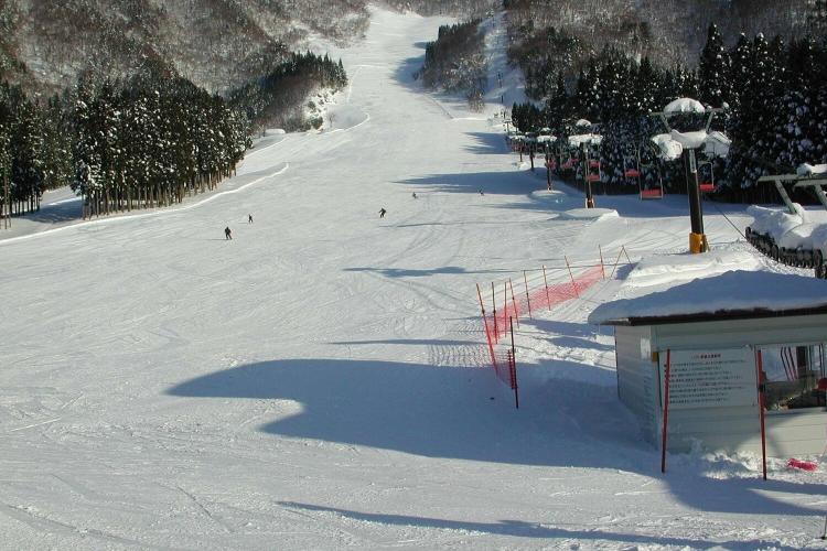 白弓スキー場_ホテルより約1時間30分