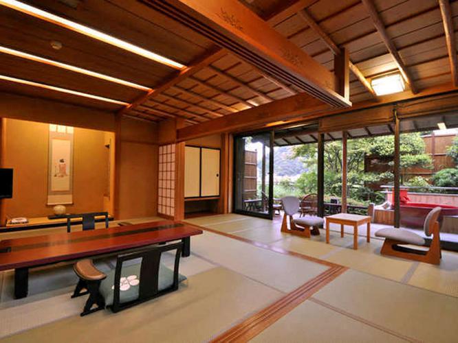 和室10畳+月見台テラス【源泉かけ流し露天風呂】／客室　※イメージです