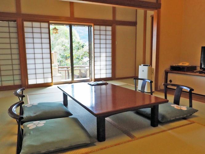 和洋室「梅」和室10畳＋ベッドルーム【源泉かけ流し露天風呂】