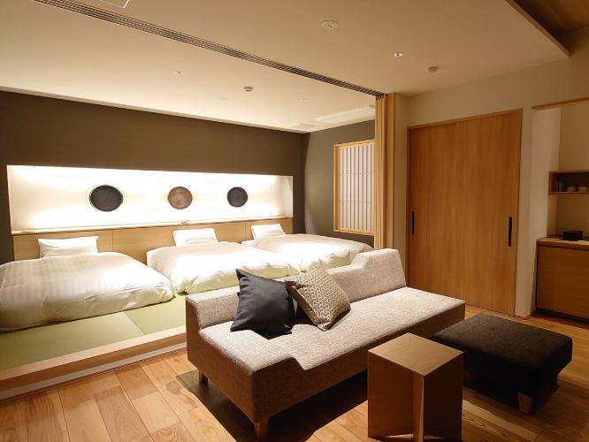 和洋室：トリプル（ベッド3台）　「月下」のお部屋