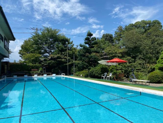 屋外プール　（夏期限定で開放・宿泊者は無料）
