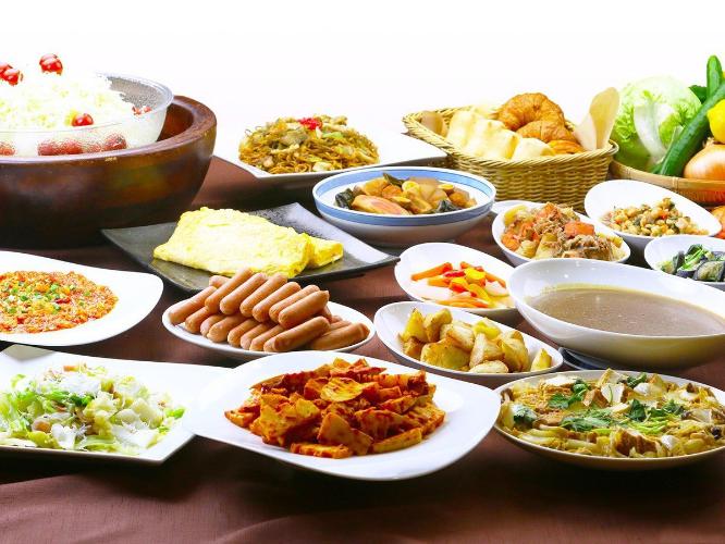 地産地消、おふくろの味。くれたけグループが誇る無料朝食で、元気な１日の始まりを。