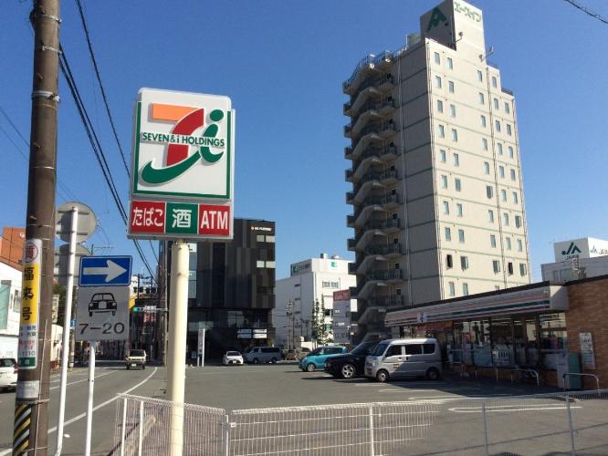 セブンイレブン様に隣接しております。
