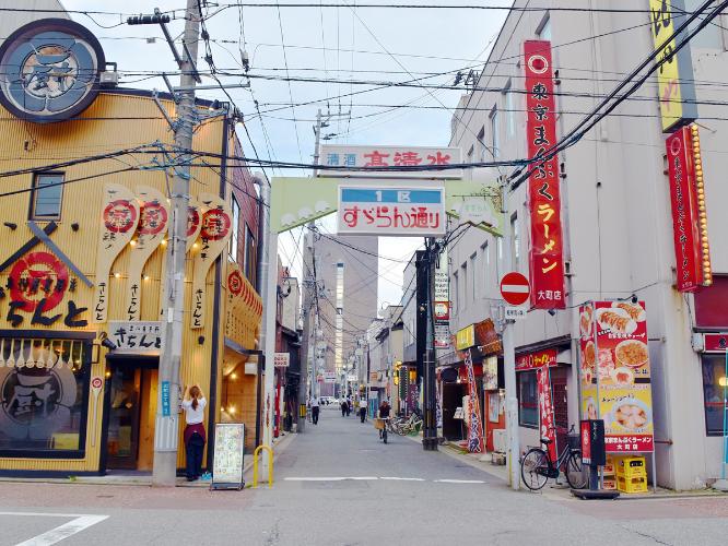 ◆川反飲食店街（当館より徒歩約2分）