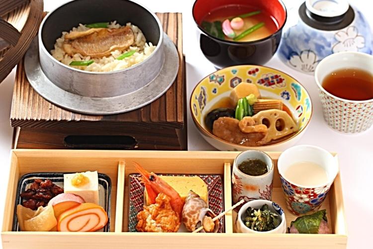 【朝食】加賀野菜やじわもん（地のもの）を使用した「北陸づくし 釜めし御膳」