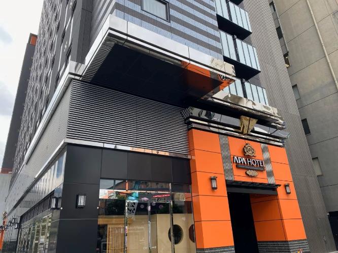 道なりに進み、開けた場所にあるアパホテルがアパホテル〈東新宿 歌舞伎町タワー〉です。