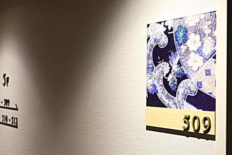 客室番号デザインにもこだわりました。