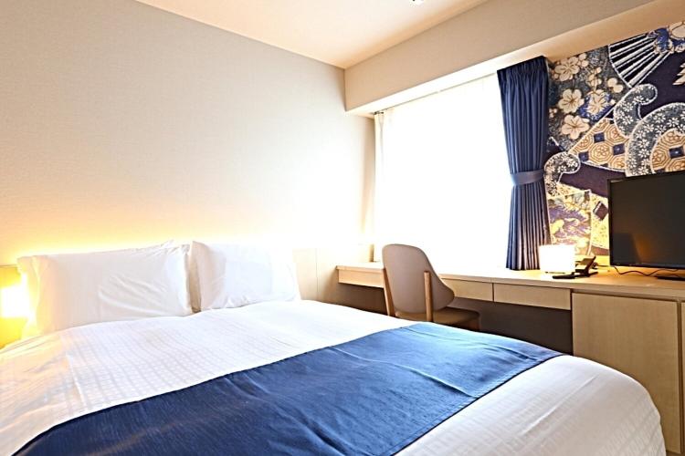 デラックスシングル(15平米) 140センチの幅広ベッドで快適な睡眠を♪