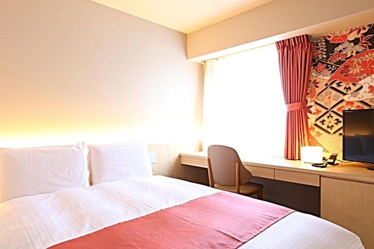 デラックスシングル(15平米) 140センチの幅広ベッドで快適な睡眠を♪