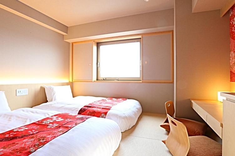 和洋室ツイン(20平米) 畳のお部屋で日本人ならではの落ち着きを…。低床ベッドで小さなお子様も安心♪