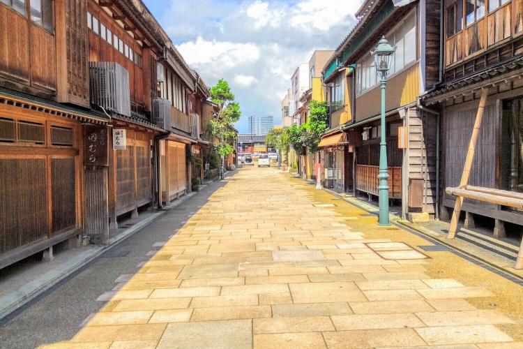 ひがし茶屋街(金沢駅よりバス10分）