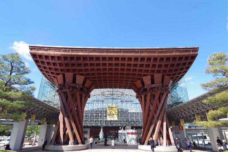 金沢駅_鼓門(ホテルより徒歩5分)