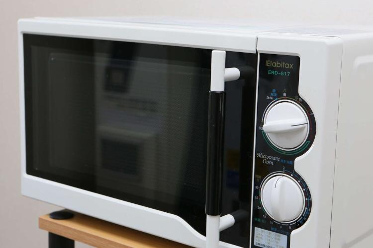 4階と7階ベンダーコーナーに電子レンジがございます