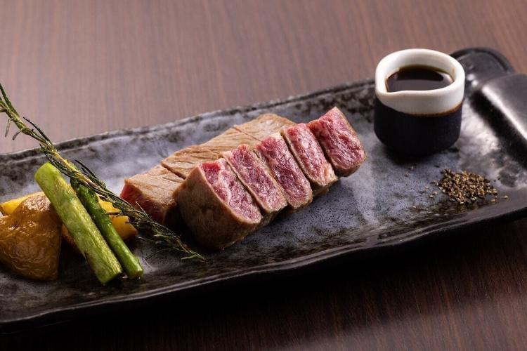 【夕食】福島牛のステーキ（夕食メニュー一例）