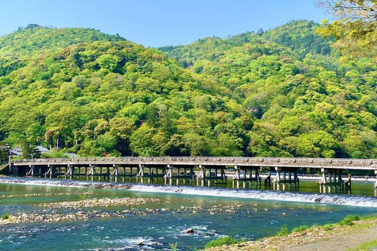 ◆嵐山：渡月橋（ホテルより車で5分）